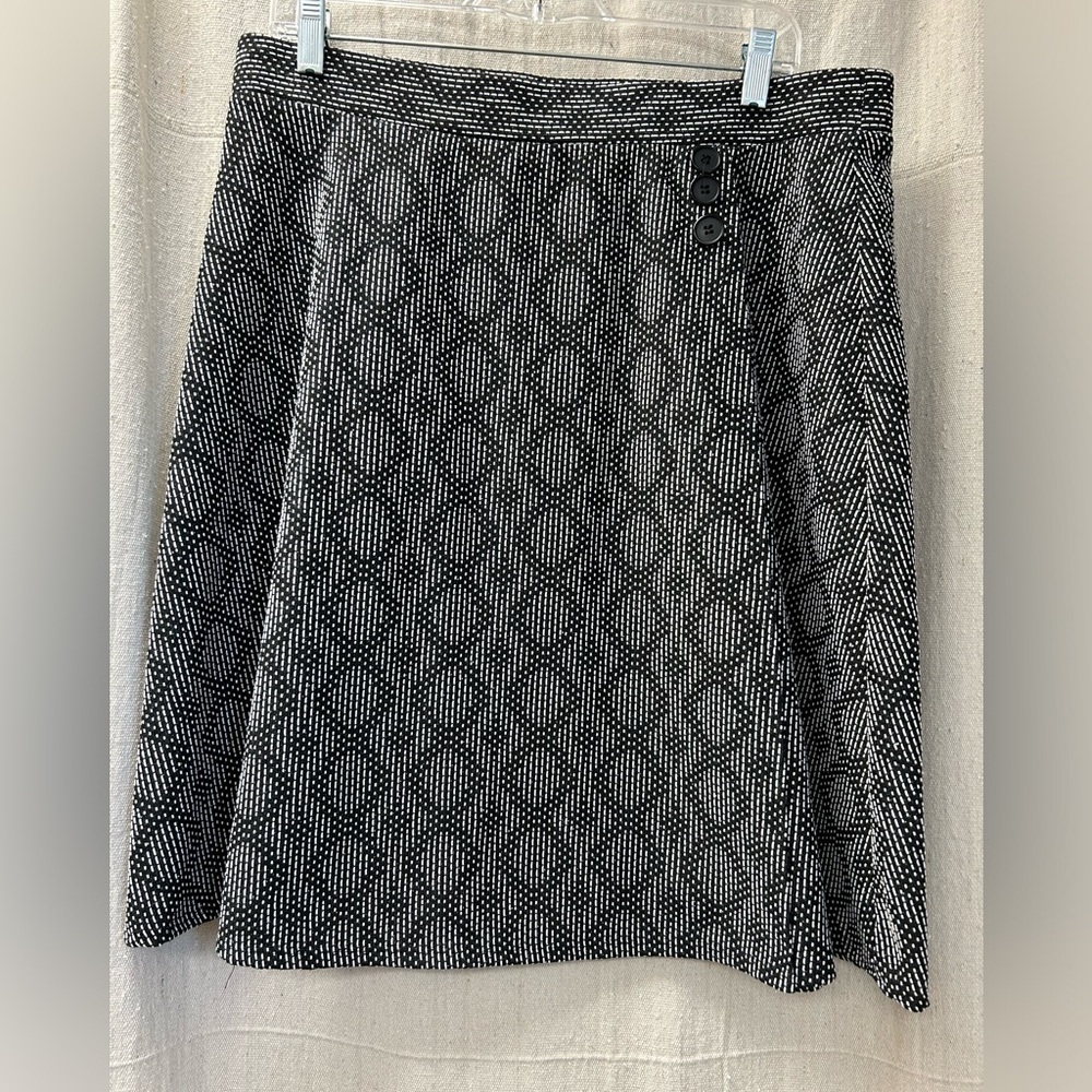GNW/GNW Women's XL/ Black & White/aline skirt with fake front opening/